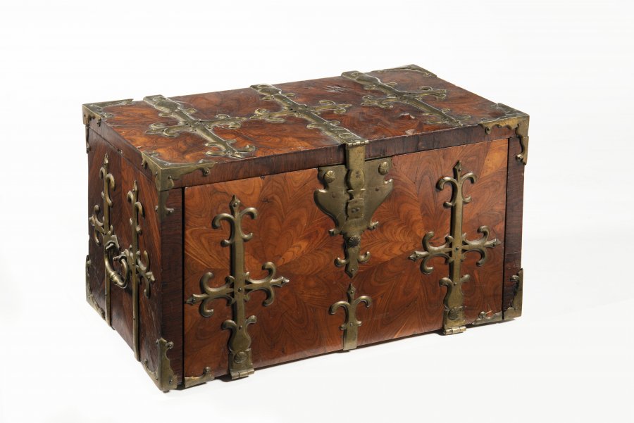 BAROQUE  CHEST