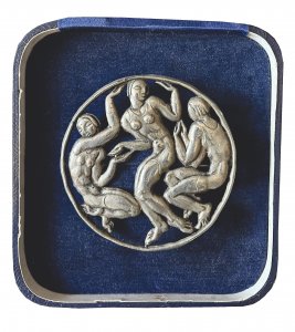 BROOCH WITH DANCING GIRLS