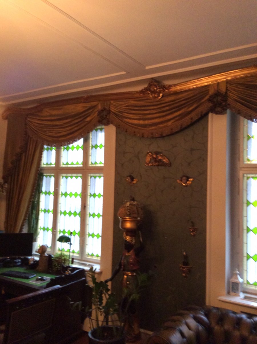 LARGE GILDED PELMET