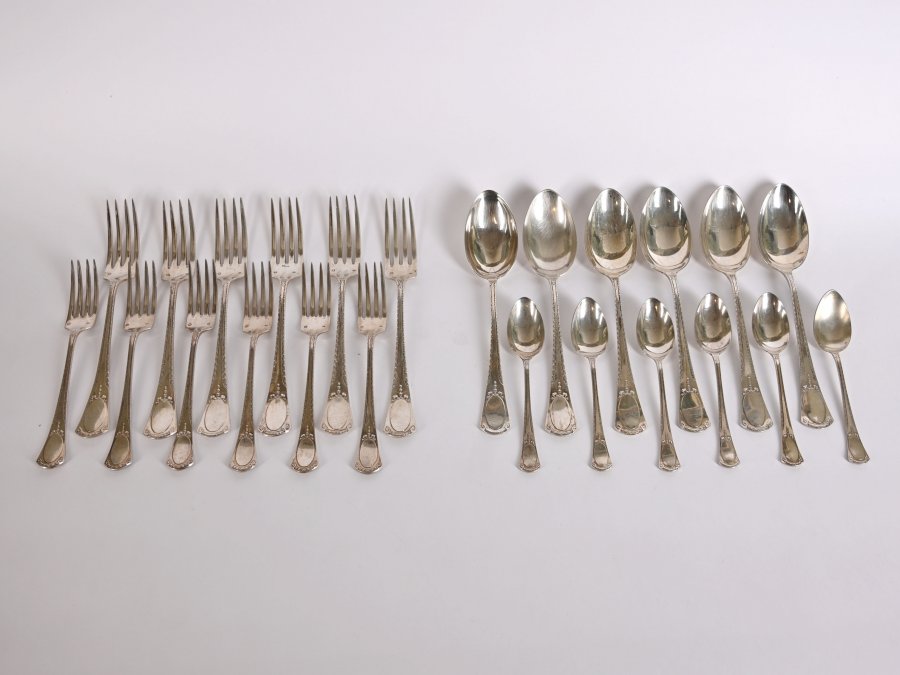 SILVER CUTLERY SET