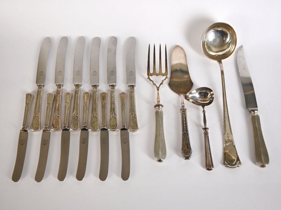 SILVER CUTLERY SET