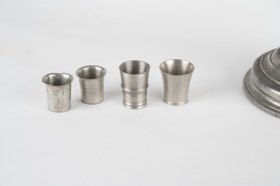 SET OF TIN VESSELS