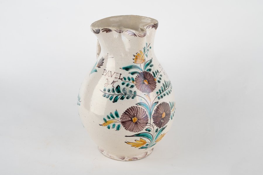 JUG WITH ASTERS