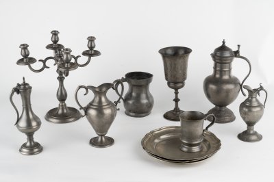 SET OF TIN OBJECTS