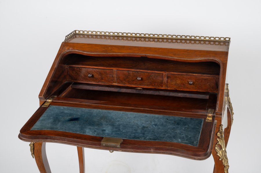 A NAPOLEON III BUREAU