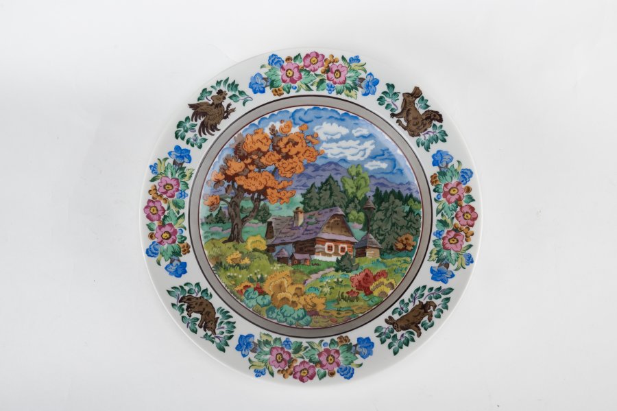 PLATE WITH COUNTRYSIDE MOTIFS